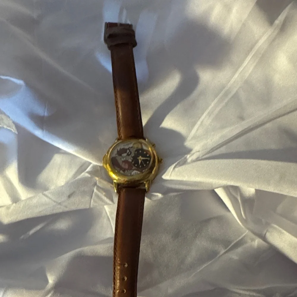 Elegant Brown Leather Strap Watch